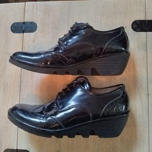 FLY London Black Patent Palt Wedge Oxford